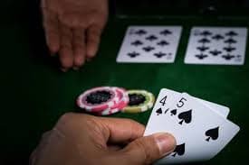 Antarmuka permainan kasino langsung kawan paito dengan meja roulette dan blackjack